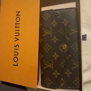 Louis Vuitton, Sarah wallet